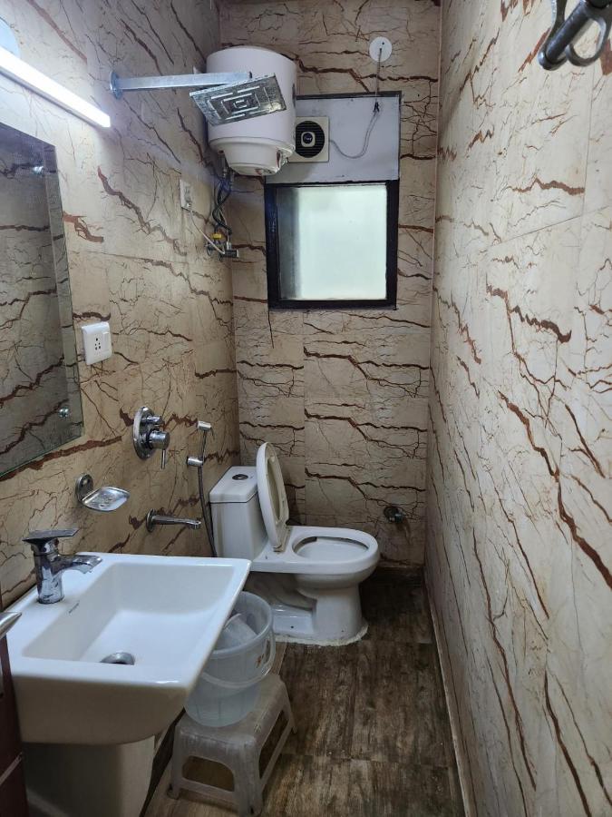 Hotel Cozy Cave New Delhi Exterior photo