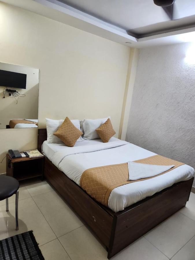 Hotel Cozy Cave New Delhi Exterior photo