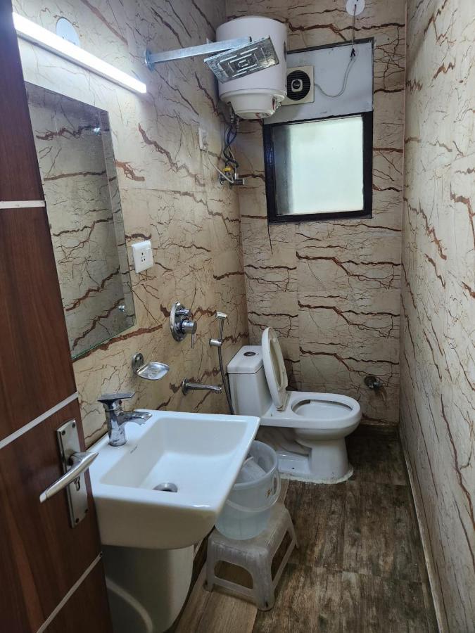 Hotel Cozy Cave New Delhi Exterior photo