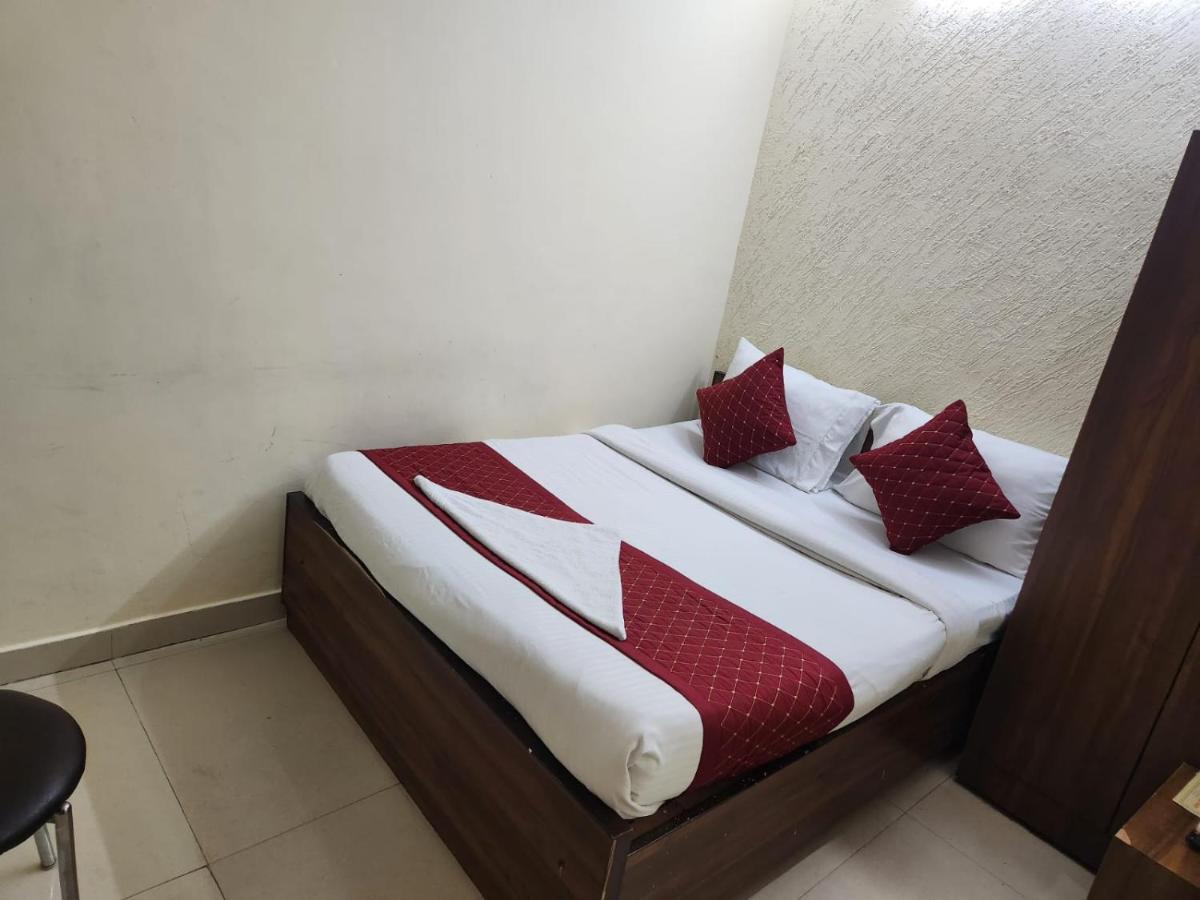 Hotel Cozy Cave New Delhi Exterior photo