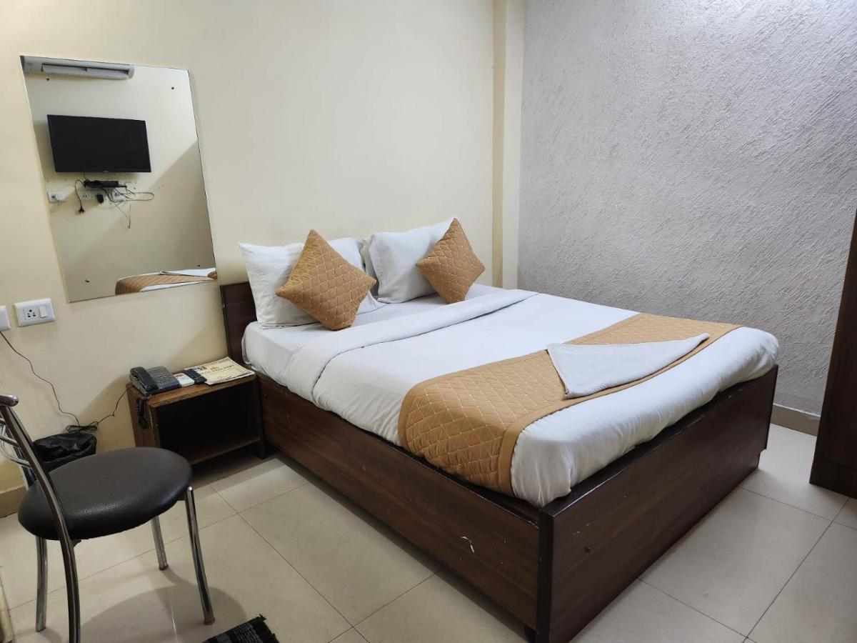 Hotel Cozy Cave New Delhi Exterior photo
